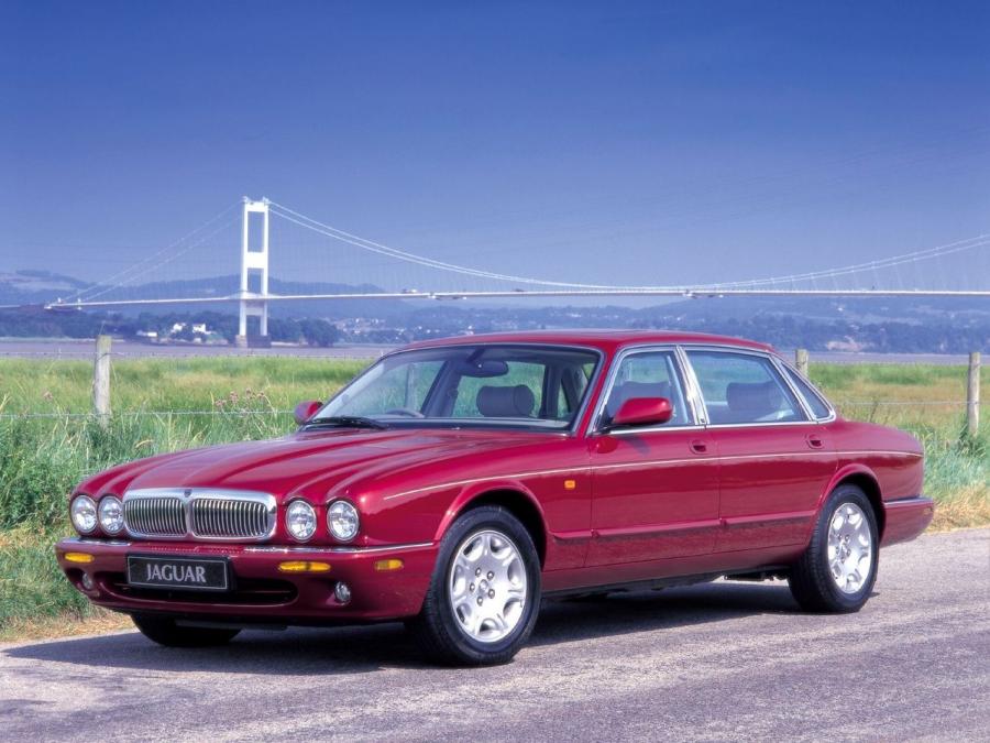  Jaguar XJ8 (X300) 1997 года  (фото 16 из 23)